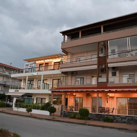 Апартхотел Skyline Fine Living Неи Порои