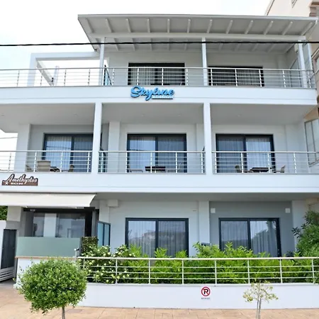 Skyline Fine Living 4*