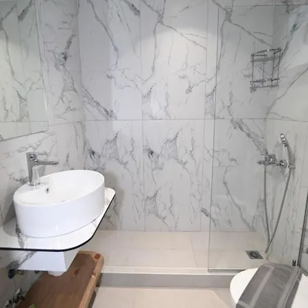 Skyline Fine Living Неи Порои